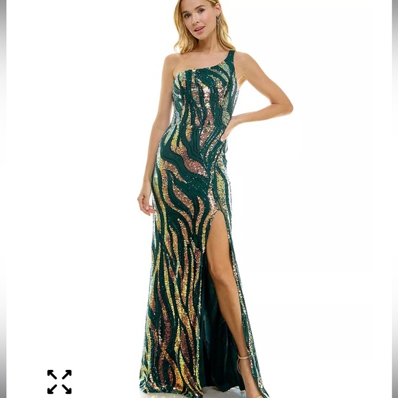 City Studios
Juniors' Sequin One-Shoulder Slit Gown NWT size 3/4 - Picture 3 of 11